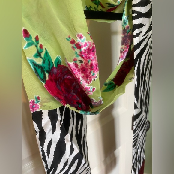 Unique Multi-patterned scarf - Picture 3 of 4